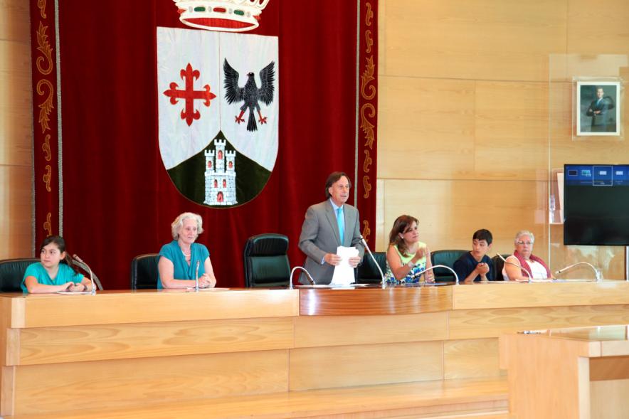 Las autoridades del acto desde su tribuna