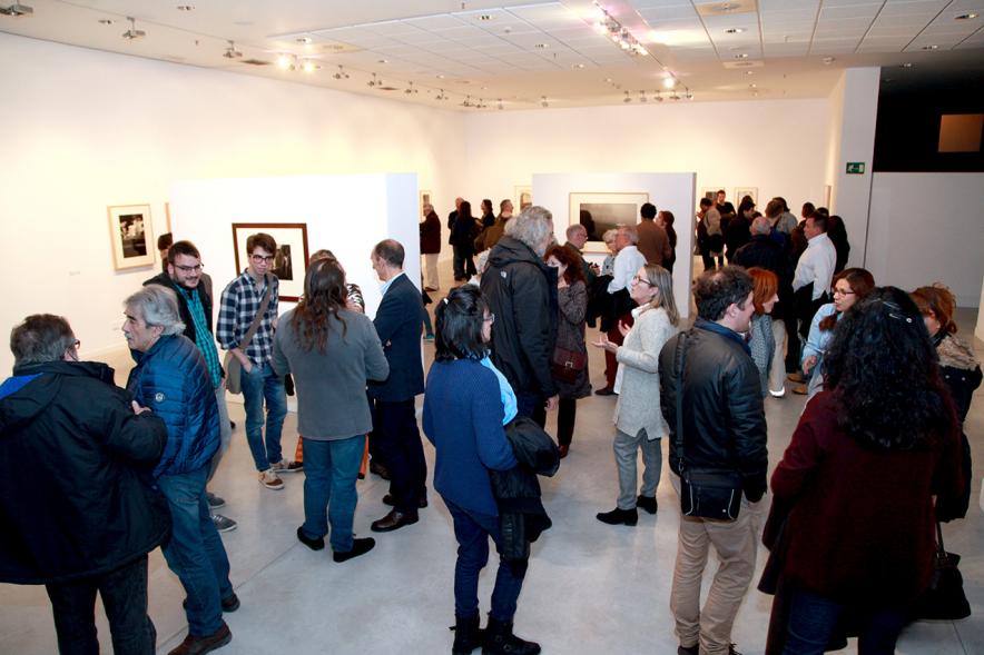 Inauguración de la Exposición "Lisboa Revisitada" de Manuel Sonseca -Visitantes a la exposición. 
