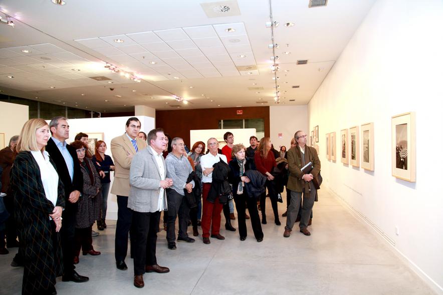 Inauguración de la Exposición "Lisboa Revisitada" de Manuel Sonseca -  Las autoridades en la exposición.   