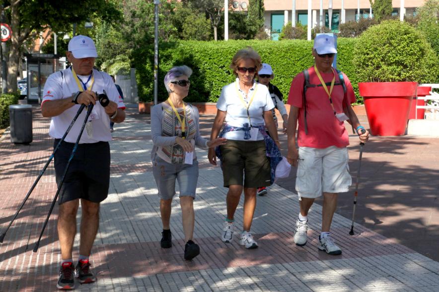 Semana del Mayor 2017 - Concentración y Recorrido de Marcha Nórdica - Imagen de personas participantes en la prueba.