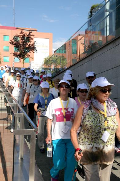 Semana del Mayor 2017 - Concentración y Recorrido de Marcha Nórdica - Imagen de personas participantes en la prueba.
