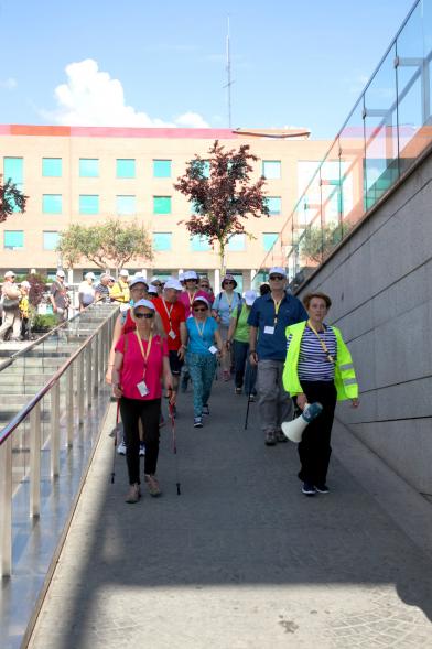 Semana del Mayor 2017 - Concentración y Recorrido de Marcha Nórdica - Imagen de personas participantes en la prueba.