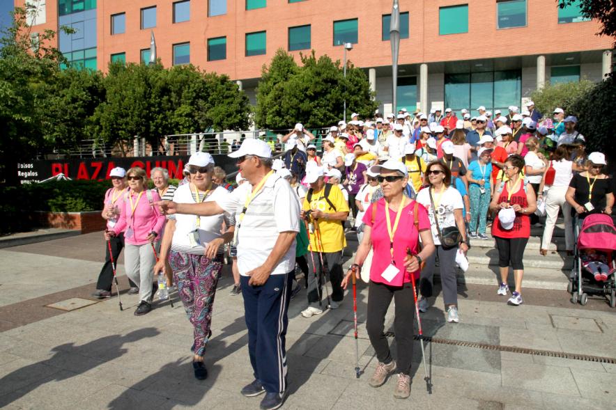 Semana del Mayor 2017 - Concentración y Recorrido de Marcha Nórdica - Imagen de personas participantes en la prueba.
