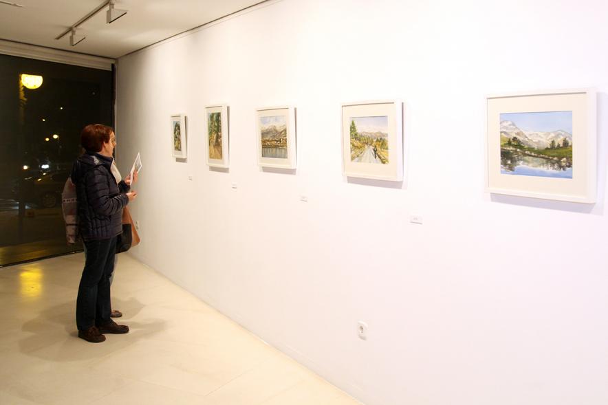 Visitante en la Inauguración Exposición de Maribel Flórez.