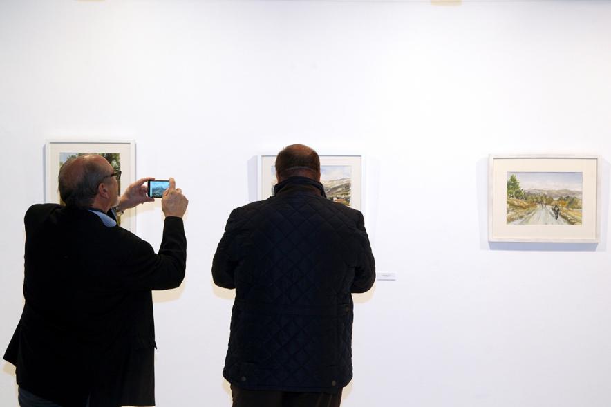 Visitantes en la  Exposición de Maribel Flórez.