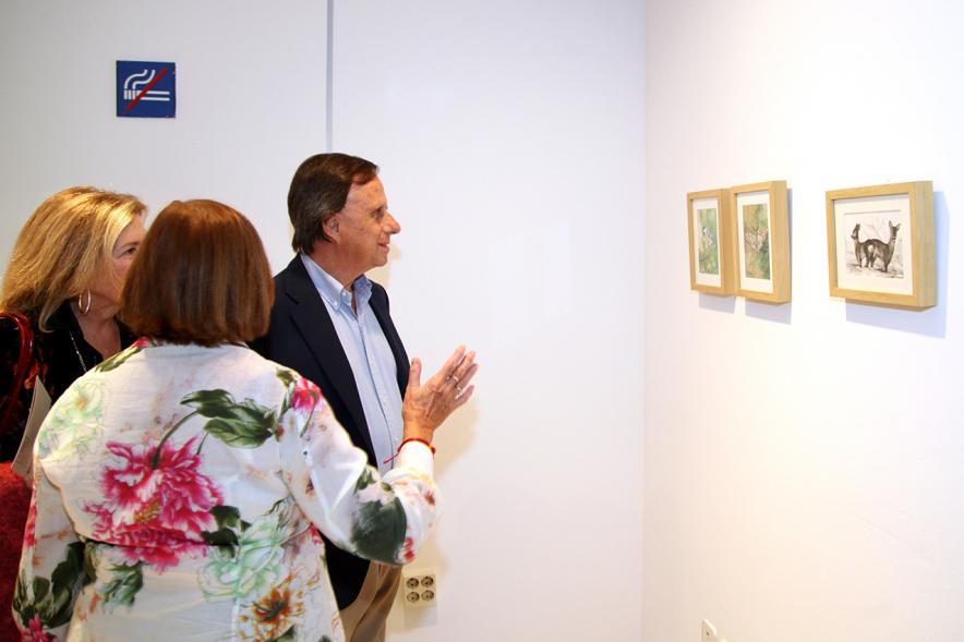Alcalde Ignacio de Vinuesa junto a la artista Maribel Florez. .