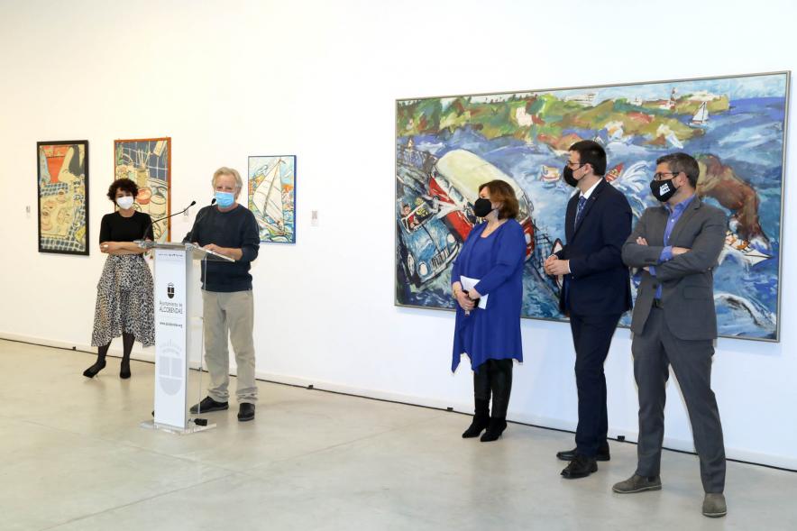 Inauguración Exposición "ABCDario" de Javier Mariscal - Imagen lejana de un  momento de la intervención del autor de la exposición, Javier Mariscal.