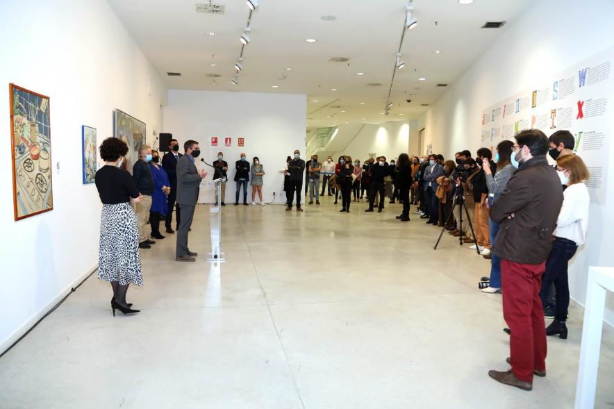 Inauguración Exposición "ABCDario" de Javier Mariscal - Imagen vista general de las personas asistentes a la inauguración.