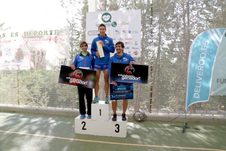 Vª Carrera Solidaria Fundación Mary Ward - Imagen de los ganadores en el pódium.