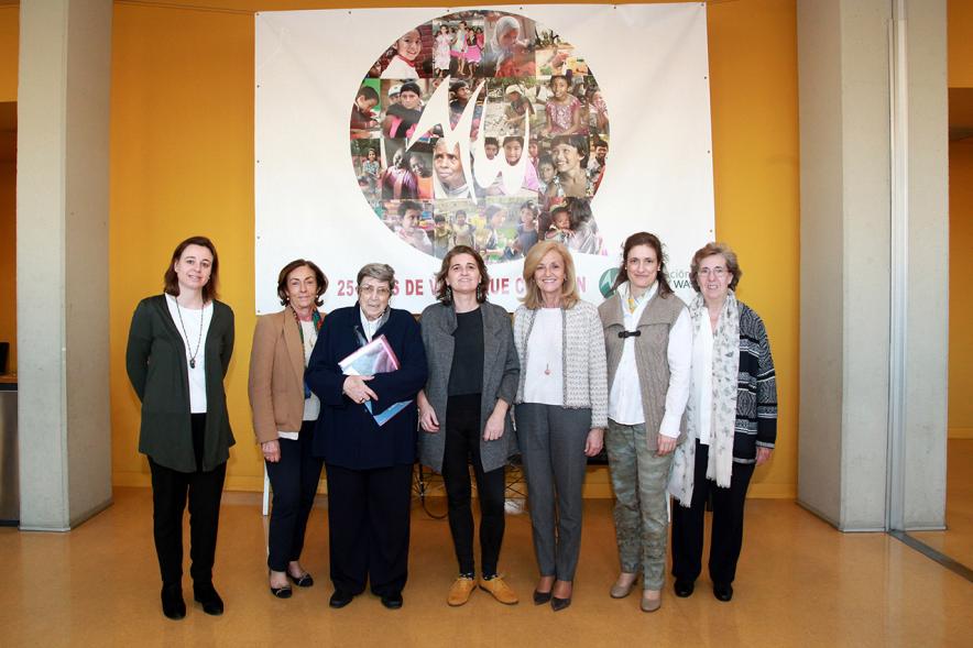 Expo y Charla Historias que Cambian la Historia de la Fundación Mary Ward - Posado de las autoridades y las ponentes.