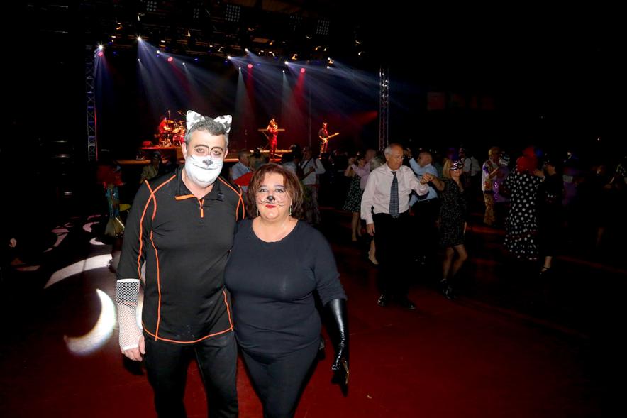 Baile de Máscaras de Carnaval - Imagen de una pareja disfrazada.