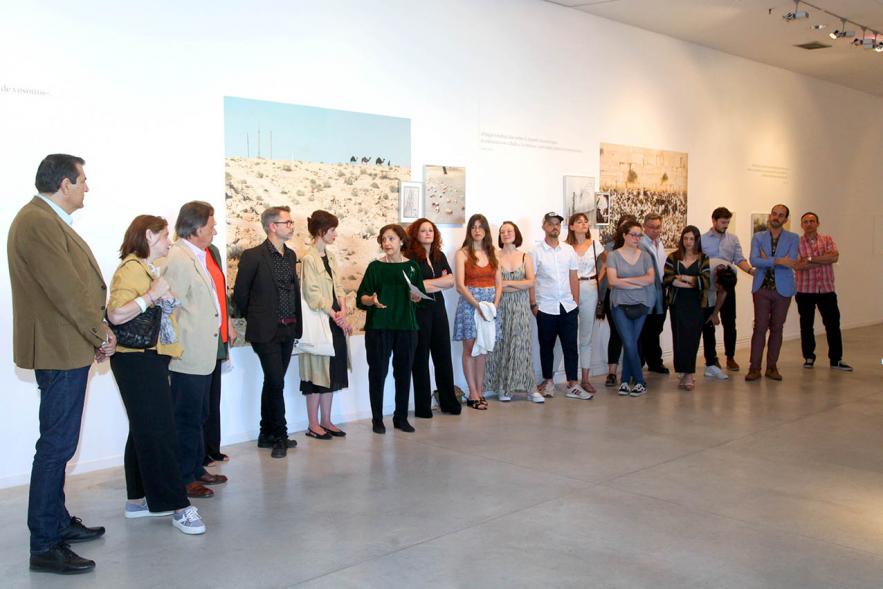 Inauguración Exposición Alumnos Master PIC.A - Plano abierto de los alumnos del PICA y las autoridades municipales.