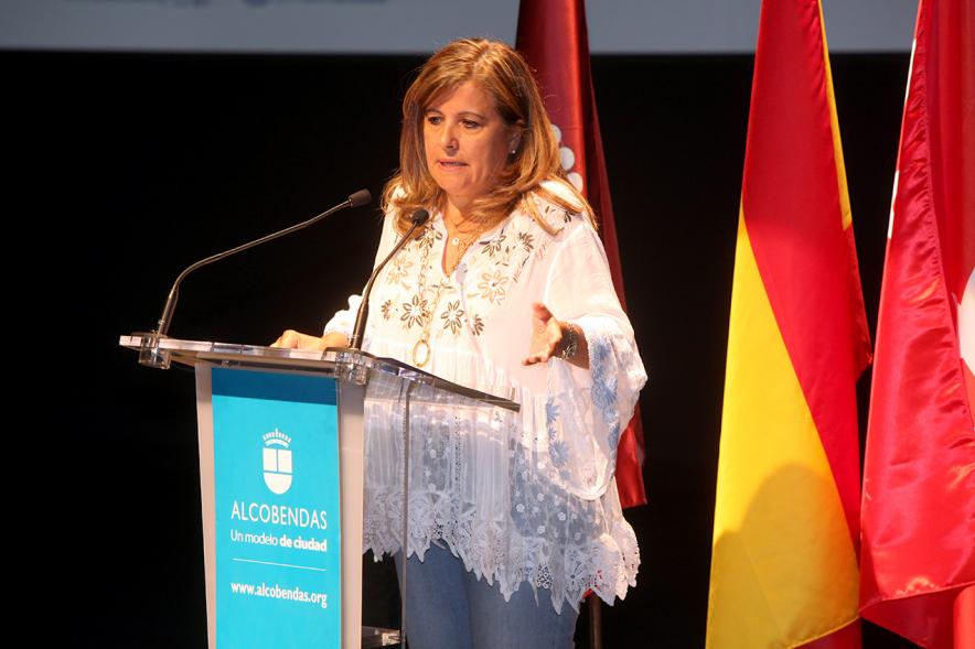 Semana del Mayor 2017 - Inauguración XXª Semana de las Personas Mayores - Imagen de persona dirigiéndose al público asistente.