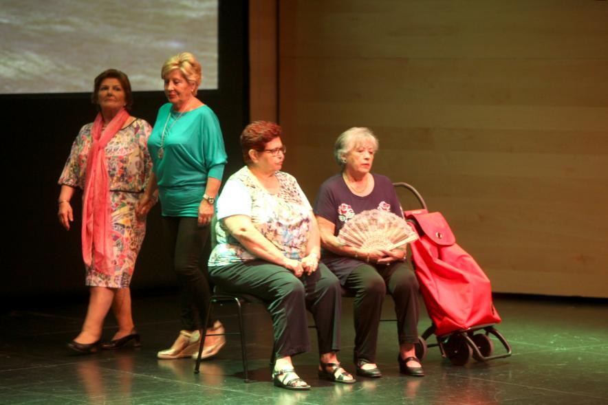 Semana del Mayor 2017 - Inauguración XXª Semana de las Personas Mayores - Imagen de cuatro señoras mayores en el escenario.