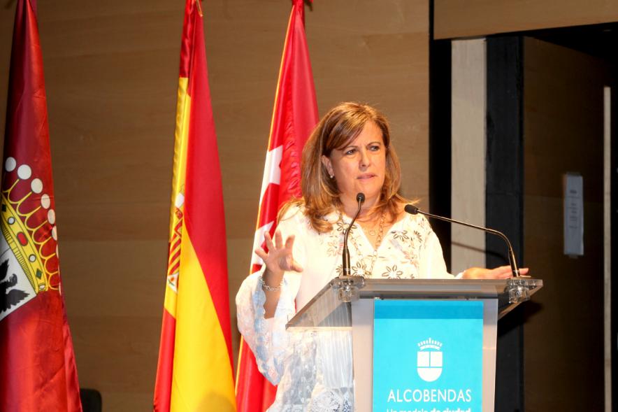 Semana del Mayor 2017 - Inauguración XXª Semana de las Personas Mayores - Imagen de persona dirigiéndose al público asistente.