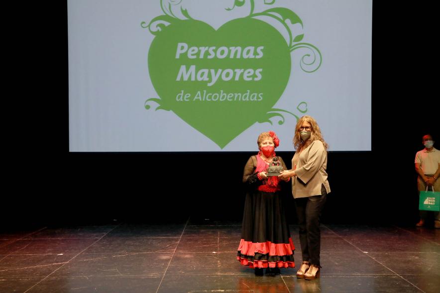 Concejala Inmaculada Puyalto.y galardonada.