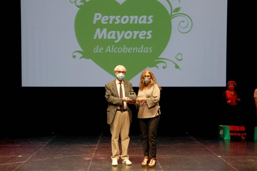 Concejala Inmaculada Puyalto.y galardonada.