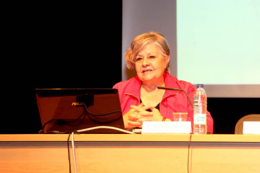 Día Internacional de las Personas Mayores - Primer plano de una participante en la presentación.
