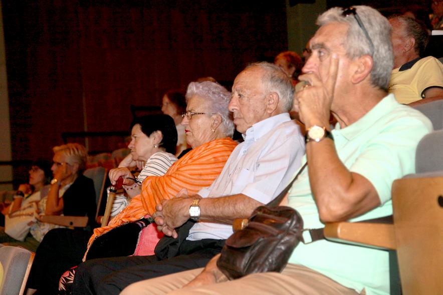 Día Internacional de las Personas Mayores - Primera fila de los asistentes a la gala.