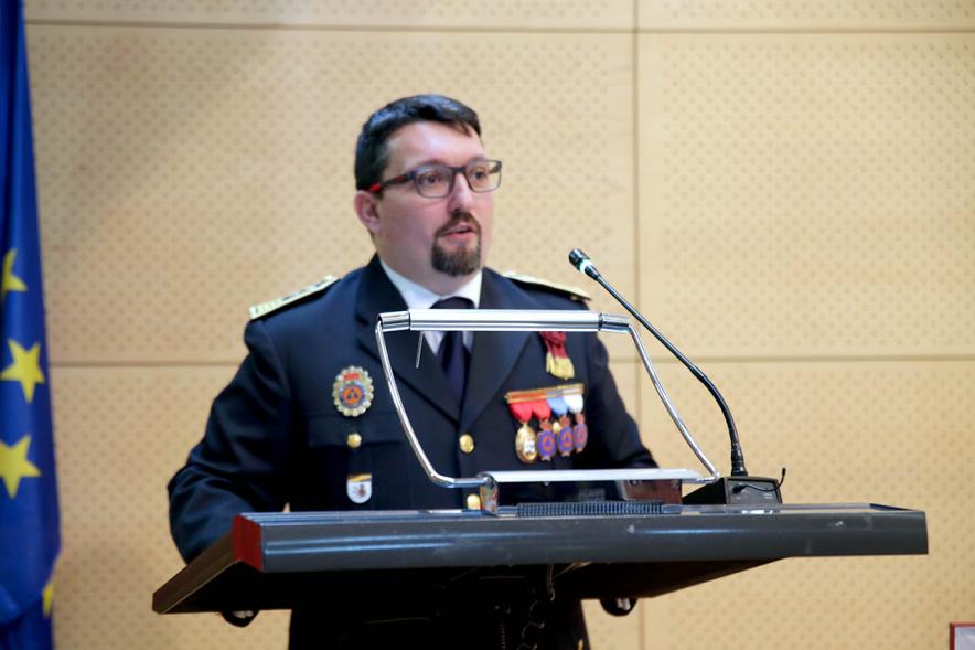 Entrega Medallas de Protección Civil - Imagen del responsable de Protección Civil Moisés Álvarez en un momento de su discurso.