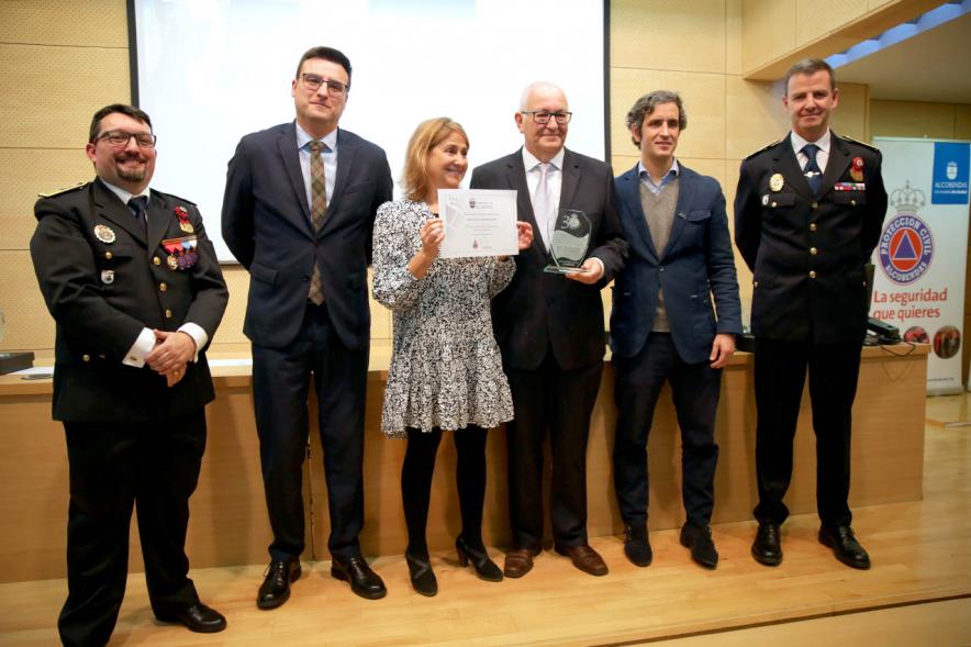 Entrega Medallas de Protección Civil - Imagen del vicealcalde Miguel Ángel Arranz, el concejal Aitor Retolaza,el jefe de la Policía Local Antonio Pardo y el responsable de Protección Civil Moisés Álvarez junto a unos condecorados.