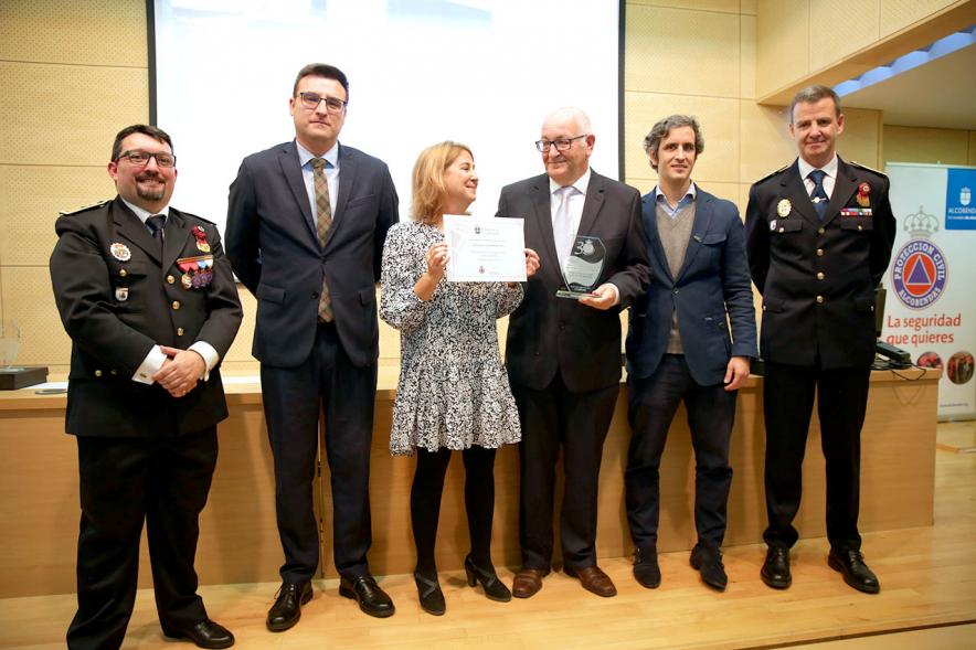 Entrega Medallas de Protección Civil - Imagen del vicealcalde Miguel Ángel Arranz, el concejal Aitor Retolaza,el jefe de la Policía Local Antonio Pardo y el responsable de Protección Civil Moisés Álvarez junto a unos condecorados.