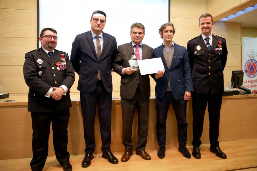 Entrega Medallas de Protección Civil - Imagen del vicealcalde Miguel Ángel Arranz, el concejal Aitor Retolaza,el jefe de la Policía Local Antonio Pardo y el responsable de Protección Civil Moisés Álvarez junto a un condecorado.