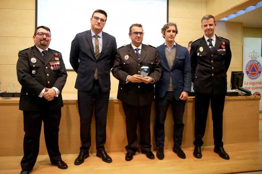 Entrega Medallas de Protección Civil - Imagen del vicealcalde Miguel Ángel Arranz, el concejal Aitor Retolaza,el jefe de la Policía Local Antonio Pardo y el responsable de Protección Civil Moisés Álvarez junto a un condecorado.