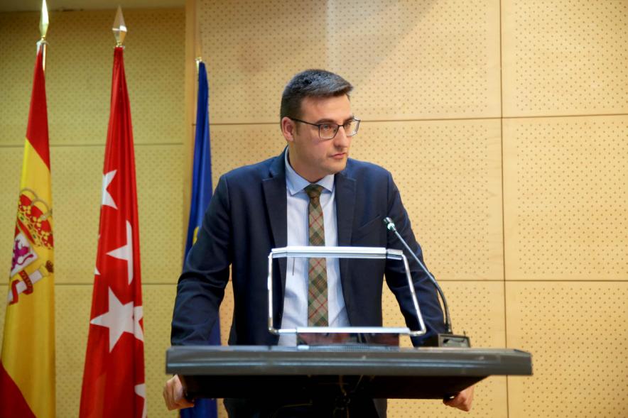Entrega Medallas de Protección Civil - Imagen del vicealcalde de Alcobendas Miguel Ángel Arranz  en un momento de su discurso.