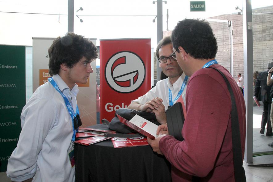 Media StartUps Alcobendas - Primer plano de los representantes  de una empresa.