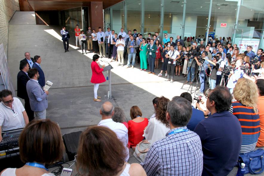 Media StartUps Alcobendas -  Panorámica de la presentación, grupos de participantes los ponentes y el equipo municipal.