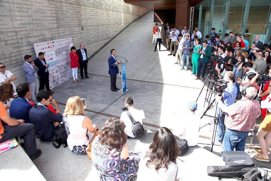 Media StartUps Alcobendas - Panorámica de la presentación con el alcalde, representantes de las empresas y el equipo municipal.