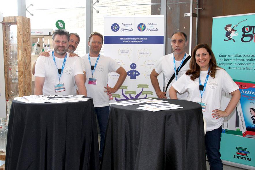 Media StartUps Alcobendas -Posado de los representantes de  una empresa.