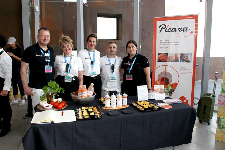 Media StartUps Alcobendas - Imagen de los representantes de una empresa de salsa brava.