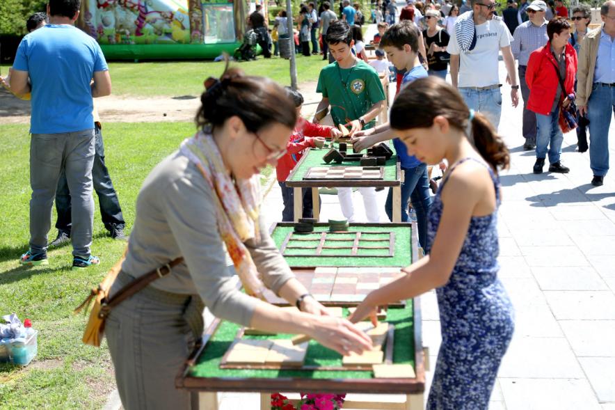 Día del Medio Ambiente 2018 - Imagen de las mesas de reciclaje para niños.