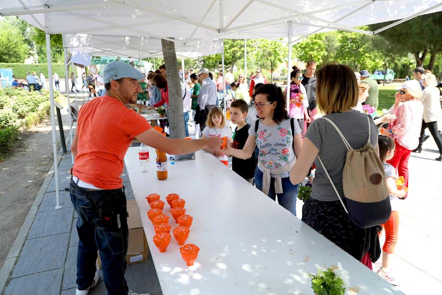 Día del Medio Ambiente 2018 - Imagen de una mesa con productos para reciclar.