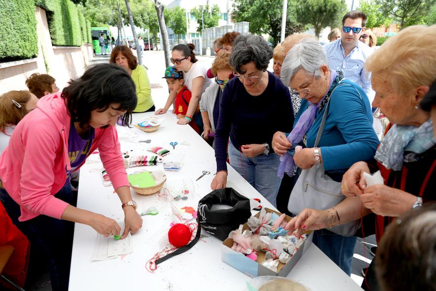 Día del Medio Ambiente 2018 - Imagen de una mesa para reciclar el textil.