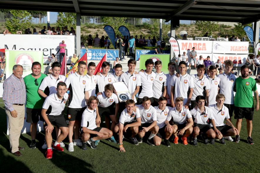 Alcobendas FC posa con placa conmemorativa