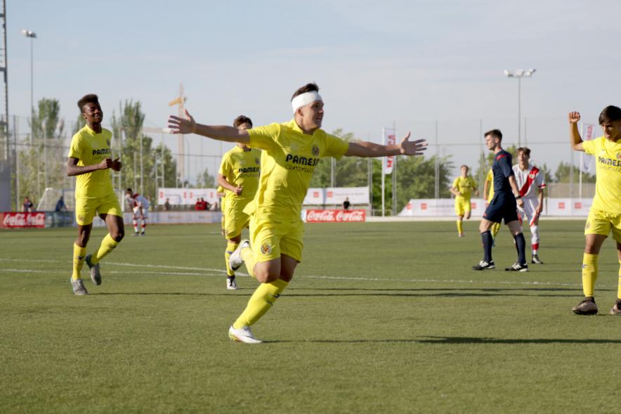 Jugador del Villareal celebrando un tanto