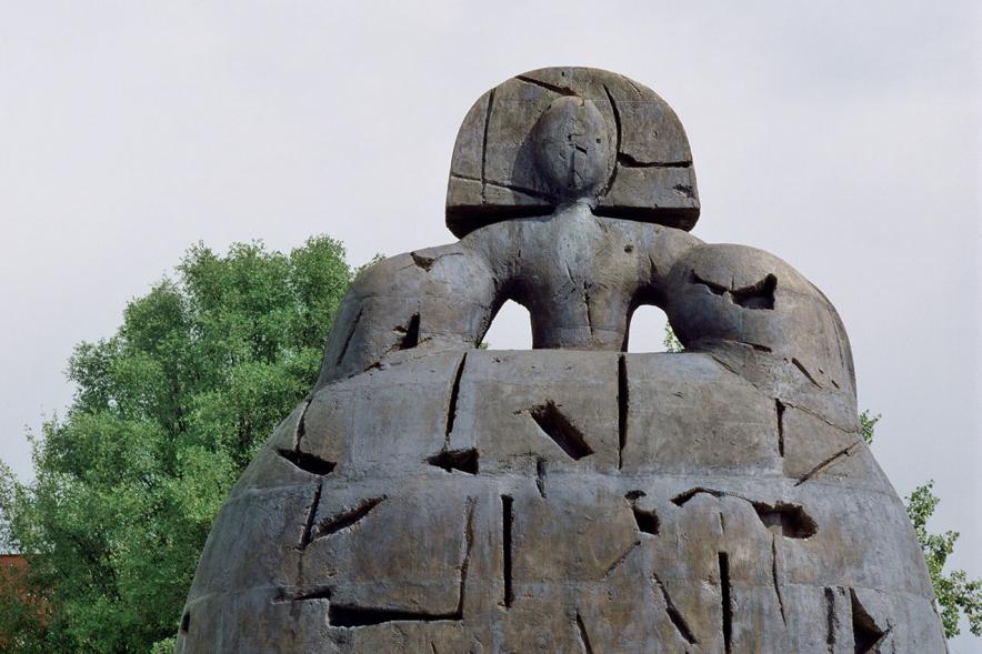 Escultura de la Menina plano corto centrado _Colección Arte en la ciudad