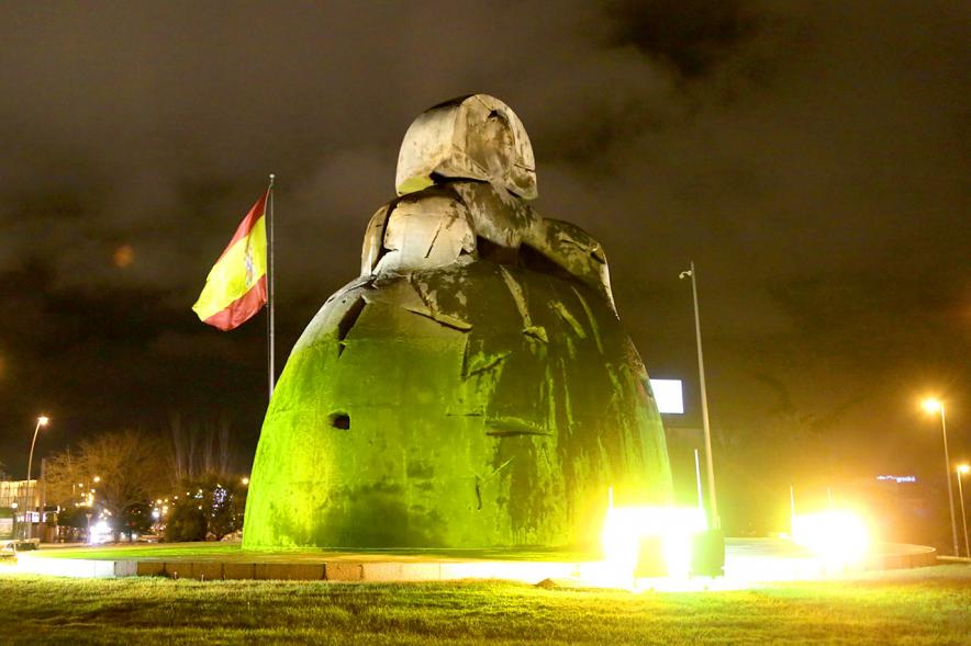 Menina Iluminada por el Día Mundial contra el Cáncer 