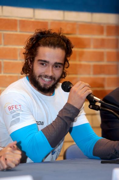 Presentación Torneo La Menina de Tenis 2018 -Imagen del tenista Dani Caverzaschi, Nº1 del tenis paralímpico español hablando en un momento de la presentación del torneo de tenis.