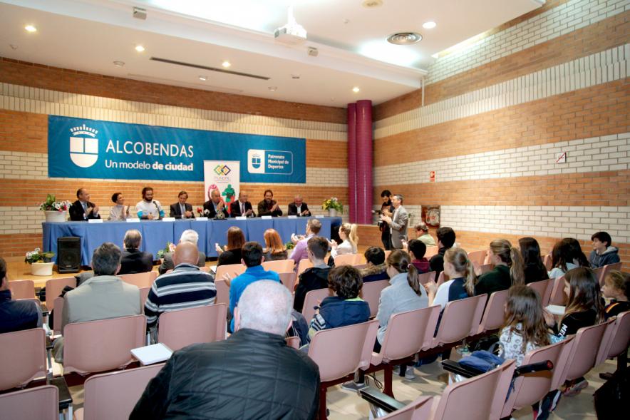 Presentación Torneo La Menina de Tenis 2018 - Imagen panorámica de la sala donde se celebra la presentación del torneo de tenis. 