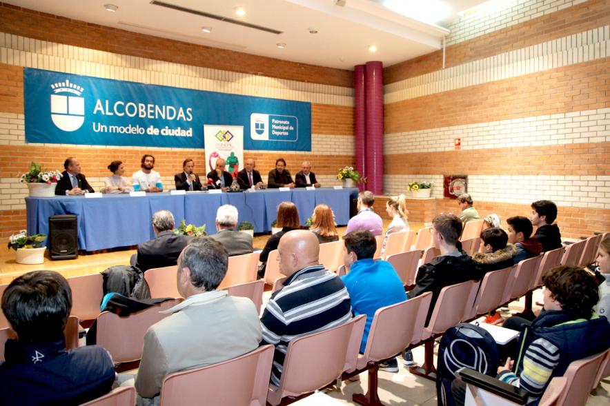 Presentación Torneo La Menina de Tenis 2018 - Imagen panorámica de la sala donde se celebra la presentación del torneo de tenis. 