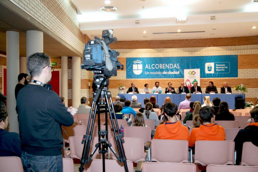 Presentación Torneo La Menina de Tenis 2018 - Imagen panorámica de la sala donde se celebra la presentación del torneo de tenis. 
