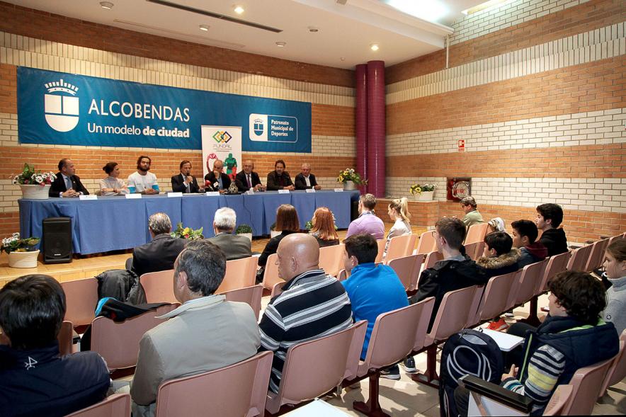 Presentación Torneo La Menina de Tenis 2018 - Imagen de la mesa presidencial con todos los miembros que la componen.