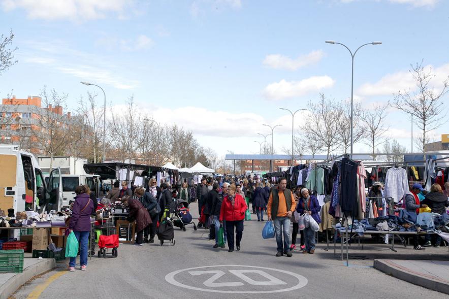 Visita y Entrega Nuevas Autorizaciones en Nueva Ubicación del Mercadillo - Panorámica del mercadillo.