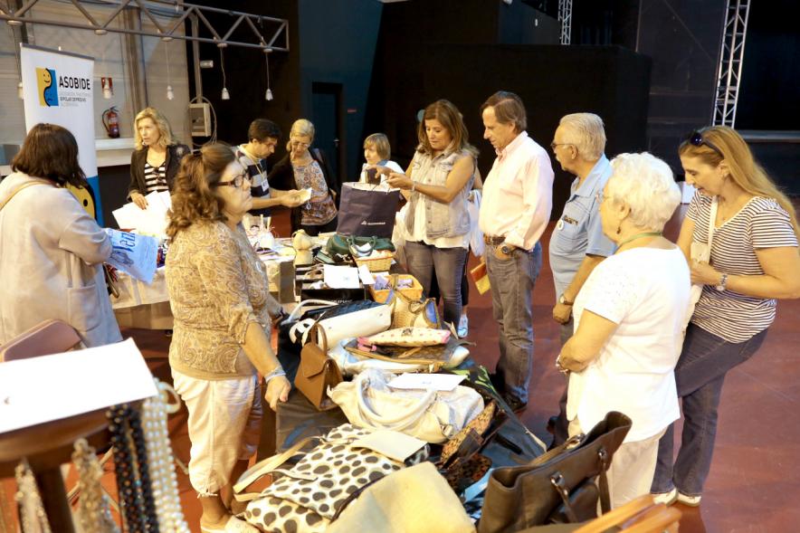 Mercadillo Asociaciones Solidarias en La Esfera - 2017