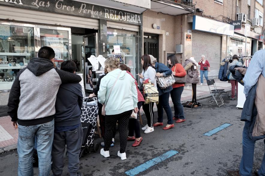 Mercadillo de la Calle Constitución -  Los visitantes.
