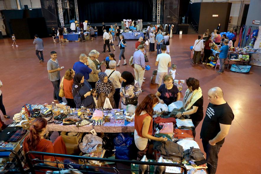 Vista general del evento. Mercadillo Asociaciones Solidarias en La Esfera - 2017